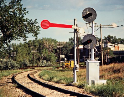 Soo Line Railroad signals for crossing at Bismark, North Dakota, on July 7, 1980. Photograph by John F. Bjorklund, © 2016, Center for Railroad Photography and Art. Bjorklund-83-08-03