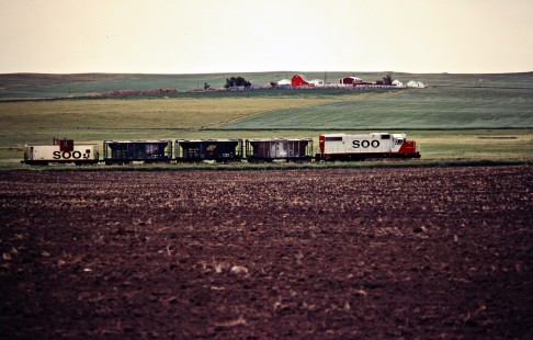 Eastbound Soo Line Railroad freight train near Napoleon, North Dakota, on July 8, 1980. Photograph by John F. Bjorklund, © 2016, Center for Railroad Photography and Art. Bjorklund-83-12-08