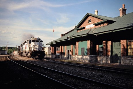 Southbound Kansas City Southern Railway freight train at station in Noel, Missouri, Missouri, on May 18, 2000. Photograph by John F. Bjorklund, © 2016, Center for Railroad Photography and Art. Bjorklund-62-12-18