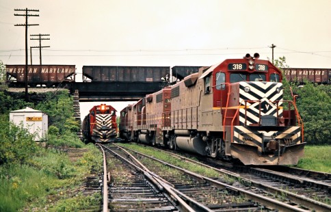 Lehigh Valley Railroad-Erie Lackawanna Railway freight trains at State Line Interlocking near New York/Pennsylvania, on May 28, 1973. Photograph by John F. Bjorklund, © 2016, Center for Railroad Photography and Art. Bjorklund-82-17-11