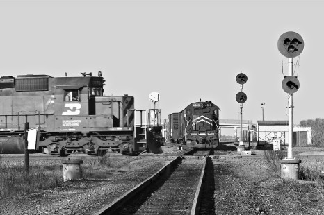 Northbound Missouri–Kansas–Texas Railroad empty coal train with Burlington Northern power passes waiting eastbound Missouri Pacific Railroad freight train at Taylor, Texas, in April 1981. Photograph by J. Parker Lamb, © 2016, Center for Railroad Photography and Art. Lamb-02-046-09