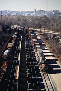 Southbound Louisville and Nashville Railroad freight train passing empty coal cars at DeCoursey, Kentucky, on April 5, 1980. Photograph by John F. Bjorklund, © 2016, Center for Railroad Photography and Art. Bjorklund-71-09-06