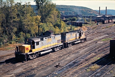 Lehigh Valley Railroad locomotives at State Line Interlocking near New York/Pennsylvania, on September 30, 1973. Photograph by John F. Bjorklund, © 2016, Center for Railroad Photography and Art. Bjorklund-82-19-01