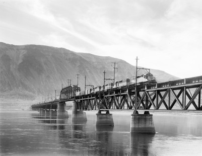 Milwaukee Road diesel locomotive no. 24 leads eastbound freight train no. 200 across the Columbia River on the Beverly Bridge near Beverly, Washington, on September 12, 1979. Photograph by Victor Hand. Hand-MILW-67-145