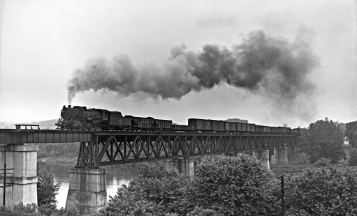 Lehigh and New England 306 pulling a freight train west across the Delaware River from Columbia, New Jersey, into Portland, Pennsylvania, circa 1940s. Photograph by Donald W. Furler, Furler-24-124-03, © 2017, Center for Railroad Photography and Art