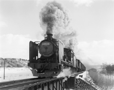 Japanese National Railways steam locomotives no. 48685 and no. 68622 pulling northbound freight on Hanawa line at Iwate-Matsuo, Iwate, Japan, on January 24, 1971. Photograph by Victor Hand, Hand-JNR-18-121.JPG