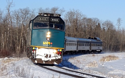 VIA Rail Canada train 692 rushes around a curve near Bield, Manitoba, on April 4, 2020. © David Maiers
