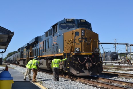 The Lithonia yard crew in Georgia sees off local heading eastbound (southbound timetable direction) toward Augusta, on April 30, 2018. © Doug Bess
