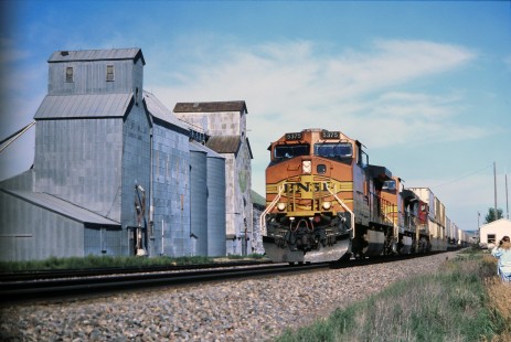 Burlington Northern and Santa Fe Railway Railway locomotive no. 5375 with westbound intermodal train approaches Bainville, Montana, in August of 2004. Photograph by J. Parker Lamb. Lamb-03-044-12.JPG; © 2016, Center for Railroad Photography and Art