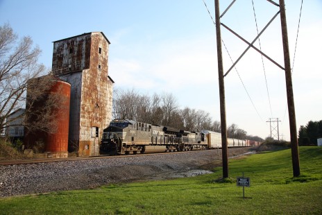 Norfolk Southern northbound train in Boody, IL. April 4, 2021
