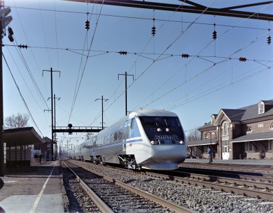 In 1993, Amtrak was testing the Swedish X2000 train for high-speed service on the Northeast Corridor. It's seen here running as <i>Metroliner</i> 112 at Perryville, Maryland, on February 2, 1993. Photograph by Victor Hand, collection of the Center for Railroad Photography & Art, Hand-AM-C59-108