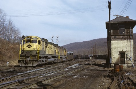 Reading Railroad locomotive nos. 5309 and 5300 haul westbound freight at Allentown, Pennsylvania, in March, 1972. Photograph by William Botkin, BOTKINW-11-WT-19 © 1972, William Botkin.