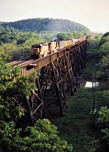 Northbound Chesapeake and Ohio Railway freight train crossing bridge at Sciotoville, Ohio, on May 16, 1981. Photograph by John F. Bjorklund, © 2015, Center for Railroad Photography and Art. Bjorklund-34-29-08