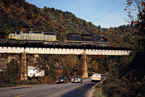 Southbound Clinchfield Railroad locomotives at Trammel, Virginia, on October 15, 1980. Photograph by John F. Bjorklund, © 2015, Center for Railroad Photography and Art. Bjorklund-41-19-05