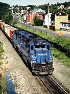 Eastbound Conrail freight train passing through Gallitzin, Pennsylvania, on June 21, 1986. Photograph by John F. Bjorklund, © 2015, Center for Railroad Photography and Art. Bjorklund-30-02-10