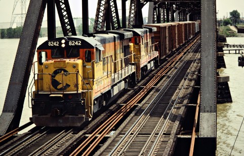 Northbound Chesapeake and Ohio Railway freight train crossing Maumee River in Toledo, Ohio, on May 4, 1985. Photograph by John F. Bjorklund, © 2015, Center for Railroad Photography and Art. Bjorklund-35-20-01