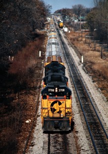 Southbound Chesapeake and Ohio Railway Romulus, Michigan,; 1976-11-13; Photograph by John F. Bjorklund, © 2015, Center for Railroad Photography and Art. Bjorklund-33-23-15