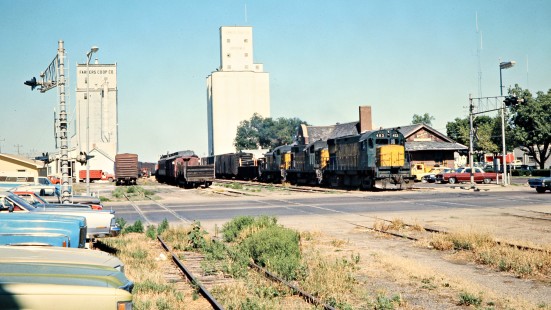 Eastbound Chicago and North Western Railway freight train in Brookings, South Dakota, on July 23, 1976. Photograph by John F. Bjorklund, © 2015, Center for Railroad Photography and Art. Bjorklund-25-07-08.