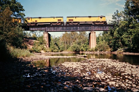 Eastbound Chicago and North Western Railway ore train in Loretto, Michigan, on August 24, 1975. Photograph by John F. Bjorklund, © 2015, Center for Railroad Photography and Art. Bjorklund-28-15-06