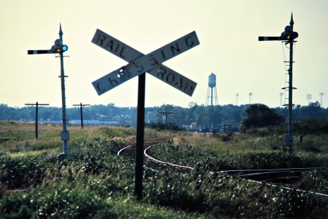 Chicago and North Western Railway crossing of the Burlington Northern in Arlington, South Dakota, on July 22, 1976. Photograph by John F. Bjorklund, © 2015, Center for Railroad Photography and Art. Bjorklund-25-05-15.