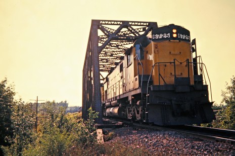 Eastbound Chicago and North Western Railway ore train in Powers, Michigan, on August 24, 1975. Photograph by John F. Bjorklund, © 2015, Center for Railroad Photography and Art. Bjorklund-24-20-10.