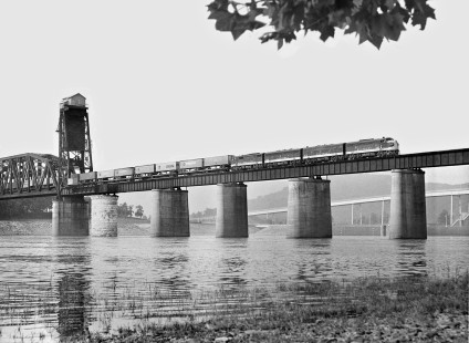 Vintage F-units lead a southbound intermodal train across Tennessee River at Chattanooga, Tennessee, in August 1964. Photograph by J. Parker Lamb, © 2016, Center for Railroad Photography and Art. Lamb-01-119-12