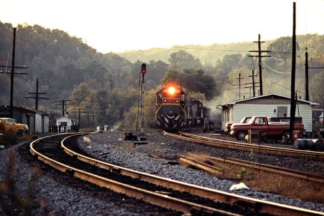 Eastbound Clinchfield Railroad freight train in St. Paul, Virginia, on October 15, 1980. Photograph by John F. Bjorklund, © 2015, Center for Railroad Photography and Art. Bjorklund-41-20-14