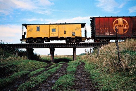 Northbound Chicago and North Western Railway caboose in Elgin, Minnesota, on October 10, 1977. Photograph by John F. Bjorklund, © 2015, Center for Railroad Photography and Art. Bjorklund-25-24-09.