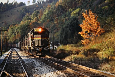 Southbound Clinchfield Railroad freight train at Green Mountain, North Carolina, on October 16, 1980. Photograph by John F. Bjorklund, © 2015, Center for Railroad Photography and Art. Bjorklund-41-21-08