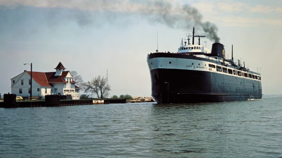 Chessie System <i>City of Midland</i> car ferry at the Green Bay & Western docks in Kewaunee, Wisconsin, on May 15, 1982. Photograph by John F. Bjorklund, © 2015, Center for Railroad Photography and Art. Bjorklund-43-12-17