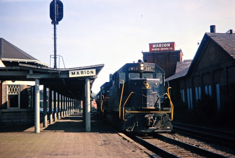 Northbound Chesapeake and Ohio Railway in Marion, Ohio, on May, 1969. Photograph by John F. Bjorklund, © 2015, Center for Railroad Photography and Art. Bjorklund-33-05-13