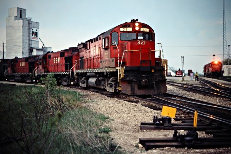 Eastbound and westbound Green Bay and Western Railroad freight trains in Manawa, Wisconsin, on May 14, 1982. Photograph by John F. Bjorklund, © 2015, Center for Railroad Photography and Art. Bjorklund-43-11-11