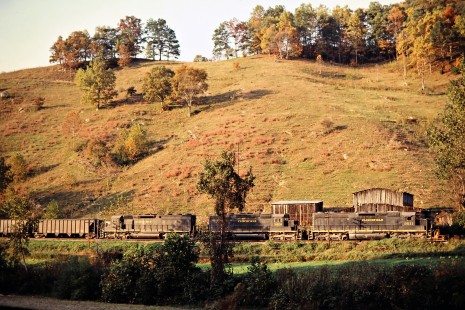 Southbound Clinchfield Railroad freight train at Green Mountain, North Carolina, on October 16, 1980. Photograph by John F. Bjorklund, © 2015, Center for Railroad Photography and Art. Bjorklund-41-22-17