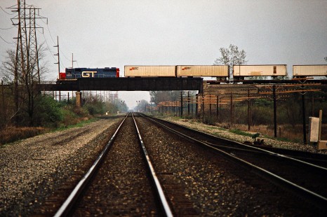 Grand Trunk Western Railroad freight train in Delta, Ohio, running northbound on the former Detroit, Toledo & Ironton bridge over the Conrail main line on May 13, 1989. Photograph by John F. Bjorklund, © 2016, Center for Railroad Photography and Art. Bjorklund-59-04-03