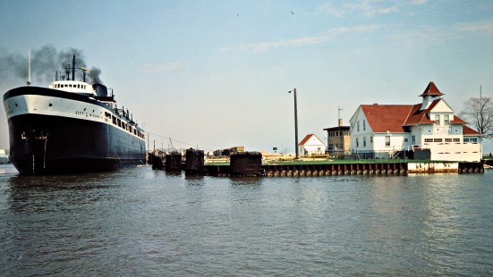 Chessie System <i>City of Midland</i> ferry at the Green Bay & Western docks in Kewaunee, Wisconsin, on May 15, 1982. Photograph by John F. Bjorklund, © 2015, Center for Railroad Photography and Art. Bjorklund-43-12-11