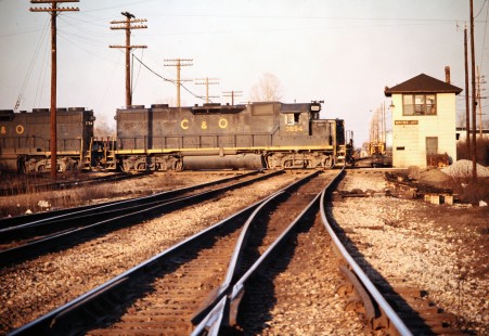 Southbound Chesapeake and Ohio Railway train passing Wayne Junction in Wayne, Michigan, on April 14, 1973. Photograph by John F. Bjorklund, © 2015, Center for Railroad Photography and Art. Bjorklund-33-11-14
