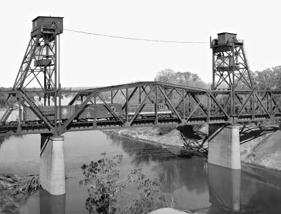 Northbound Southern Railway local freight train, en route from Meridian, Mississippi, to Tuscaloosa, Alabama, eases across lift bridge spanning Tombigbee River at Epes, Alabama, in December 1954. Photograph by J. Parker Lamb, © 2016, Center for Railroad Photography and Art. Lamb-01-115-10