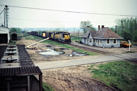 Westbound Chicago and North Western Railway freight train in Oxford, Wisconsin, on May 12, 1982. Photograph by John F. Bjorklund, © 2015, Center for Railroad Photography and Art. Bjorklund-27-22-19