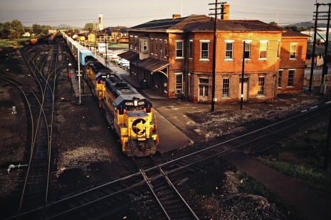 Westbound Baltimore and Ohio Railroad freight train in Chillicothe, Ohio, on September 22, 1979. Photograph by John F. Bjorklund, © 2015, Center for Railroad Photography and Art. Bjorklund-16-11-04