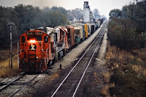 Southbound Illinois Central Gulf Railroad freight train in Kinmundy, Illinois, on October 27, 1979. Photograph by John F. Bjorklund, © 2016, Center for Railroad Photography and Art. Bjorklund-60-12-12