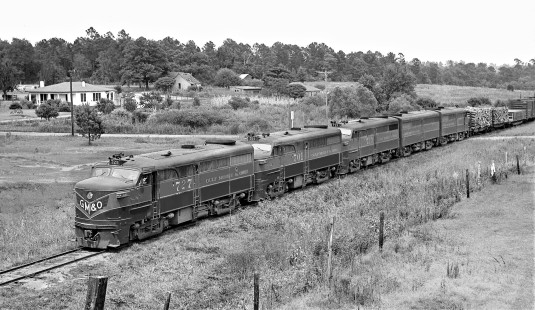 Gulf, Mobile and Ohio Railroad's Union Turn approaches Union, Mississippi, in June 1958. Photograph by J. Parker Lamb, © 2016, Center for Railroad Photography and Art. Lamb-01-129-03
