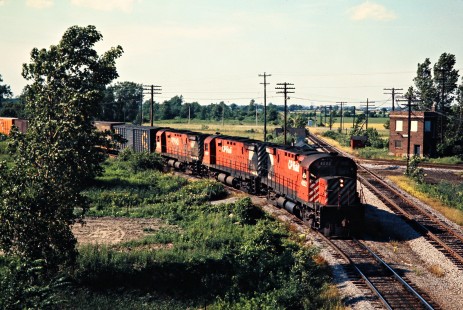 Eastbound Canadian Pacific Railway freight train on C&O track near Windsor, Ontario, on June 26, 1976. Photograph by John F. Bjorklund, © 2015, Center for Railroad Photography and Art. Bjorklund-33-21-15