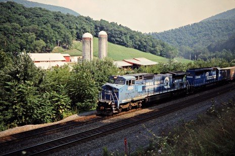 Westbound Conrail freight train at Union Furnace, Pennsylvania, on August 27, 1996. Photograph by John F. Bjorklund, © 2015, Center for Railroad Photography and Art. Bjorklund-31-17-06