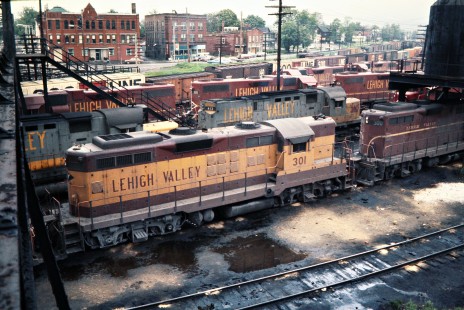 Lehigh Valley Railroad locomotives at Sayre, Pennsylvania, on May 28, 1973. Photograph by John F. Bjorklund, © 2016, Center for Railroad Photography and Art. Bjorklund-82-17-03