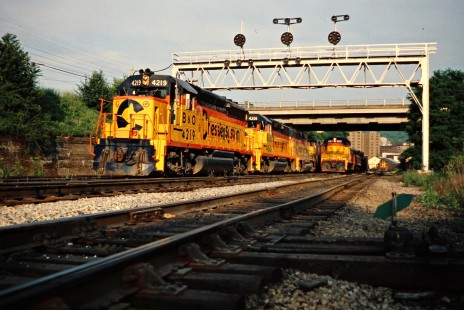 Westbound Baltimore and Ohio Railroad freight train in Connellsville, Pennsylvania, on May 29, 1977. Photograph by John F. Bjorklund, © 2015, Center for Railroad Photography and Art. Bjorklund-16-02-02