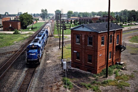 Westbound Conrail freight train on the ex-New York Central "Big Four" route crossing Conrail's ex-Pennsylvania Railroad line at Crest Tower in Crestline, Ohio, on August 6, 1988. Photograph by John F. Bjorklund, © 2015, Center for Railroad Photography and Art. Bjorklund-30-25-13