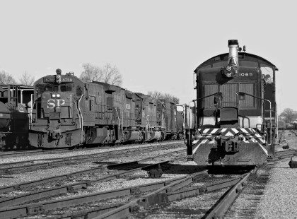 Southern Pacific Railroad units pull New Orleans train into yard at Meridian, Mississippi, in December 1974. They will continue on to Houston. Photograph by J. Parker Lamb, © 2016, Center for Railroad Photography and Art. Lamb-01-113-02
