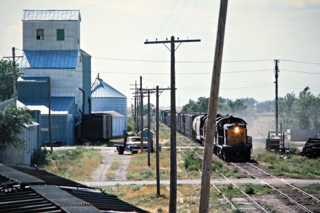 Eastbound Chicago and North Western Railway railway freight train in Highmore South Dakota, on July 24, 1976. Photograph by John F. Bjorklund, © 2015, Center for Railroad Photography and Art. Bjorklund-25-13-09.