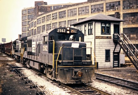 Northbound Penn Central freight train at Milwaukee Junction in Detroit, Michigan, on November 11, 1972. Photograph by John F. Bjorklund, © 2016, Center for Railroad Photography and Art. Bjorklund-79-21-20