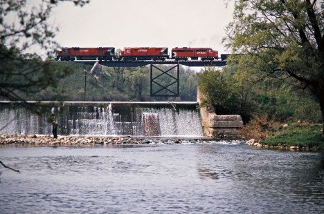 Westbound Canadian Pacific Railway freight train near Thamesford, on May 17, 1975. Photograph by John F. Bjorklund, © 2015, Center for Railroad Photography and Art. Bjorklund-36-28-17